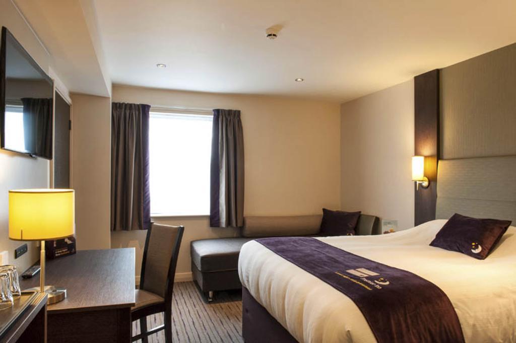 Premier Inn London Greenford Oda fotoğraf