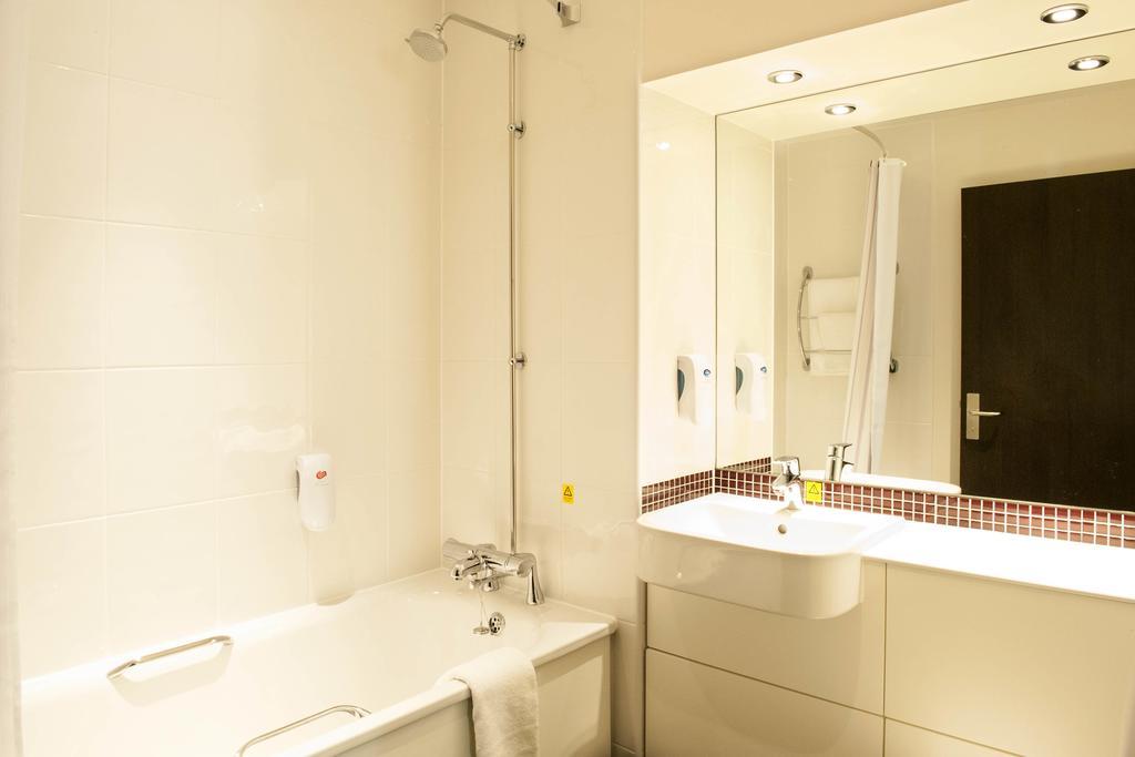 Premier Inn London Greenford Oda fotoğraf