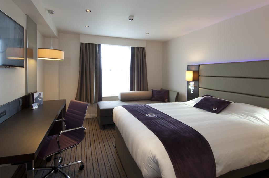 Premier Inn London Greenford Oda fotoğraf