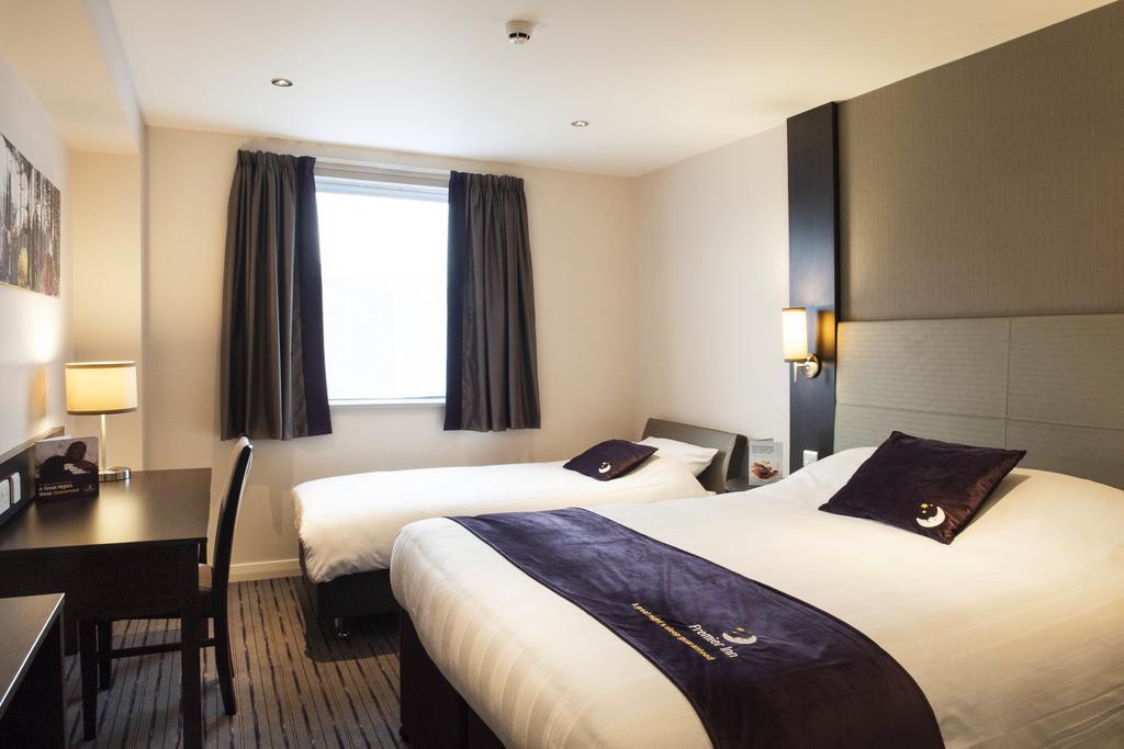 Premier Inn London Greenford Oda fotoğraf
