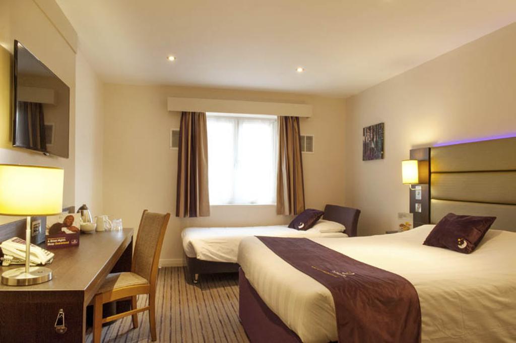 Premier Inn London Greenford Oda fotoğraf
